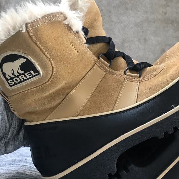 Like NEW Sorel Winter Boots - Picture 2 of 8